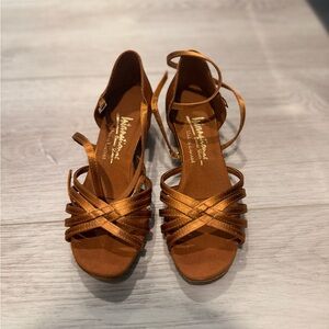 International Dance Shoes Flavia Girls Ballroom Heels Size 3 Wide Tan Satin